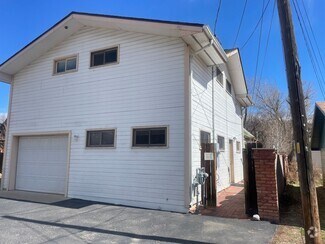 Building Photo - 515 E 3rd Ave