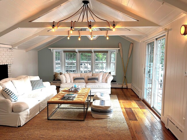 Foto del edificio - 83 Maltbie Ave