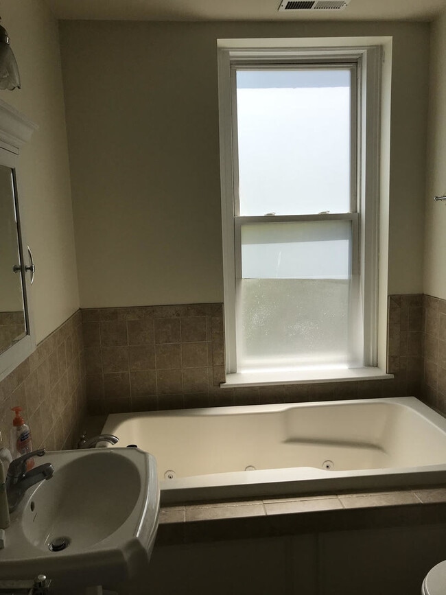 Building Photo - GROV2116