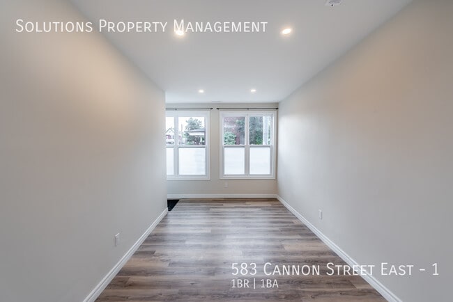 Building Photo - Freshly Renovated 1 Bedroom Available NOW!