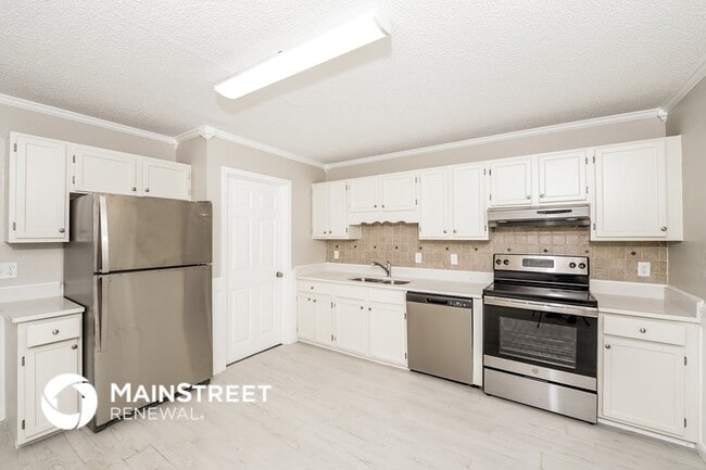 Building Photo - 5712 Desoto Dr