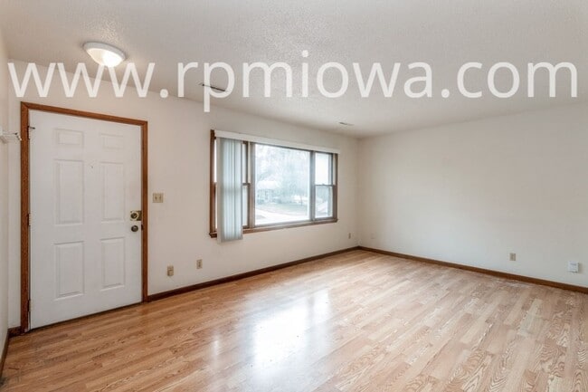 Foto del edificio - 209 Todd Cir