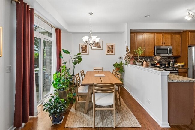 Photo - 2419 Birch St (Des Plaines, IL) Townhome