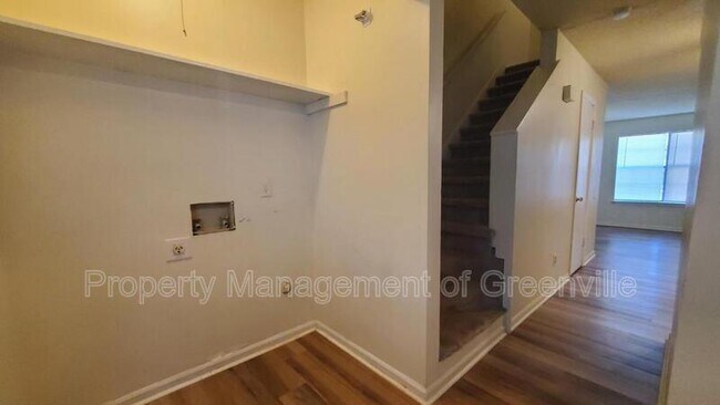 Building Photo - 128 Montague Dr