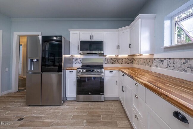 cocina compartida - 432 N Yodel Ln