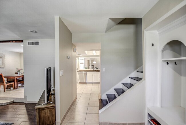 Building Photo - 4937 N Granite Reef Rd