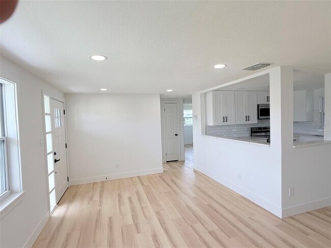 Foto del edificio - 13617 Frances Ave