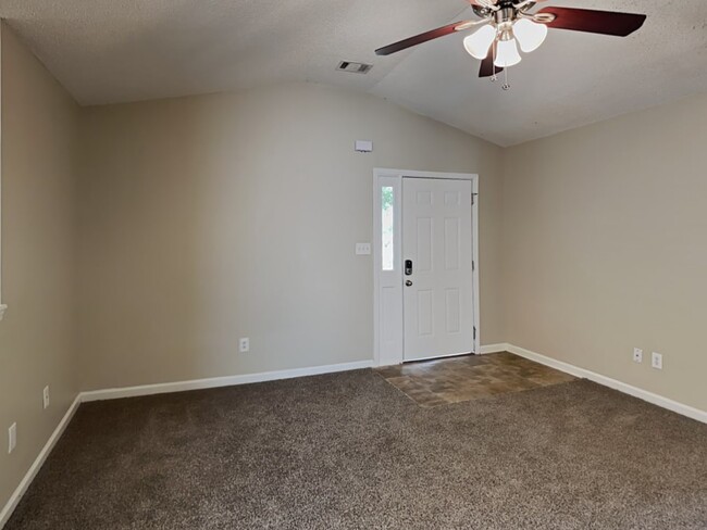 Foto del edificio - 175 Regency Park Dr