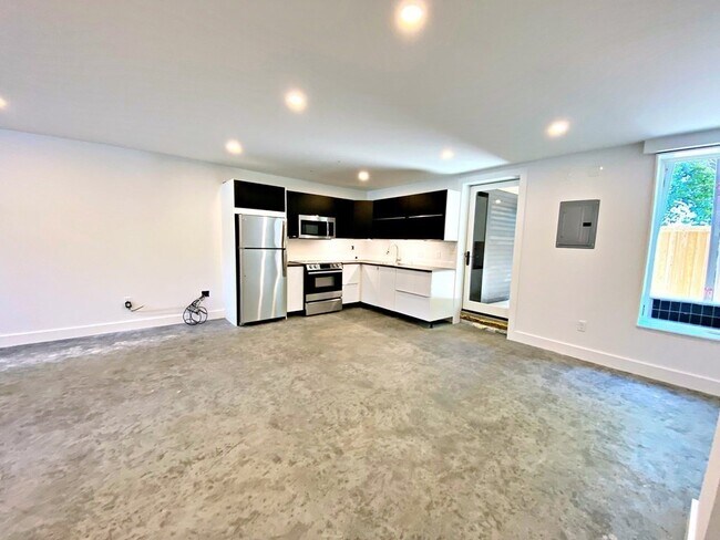 Building Photo - 406 Sumner St