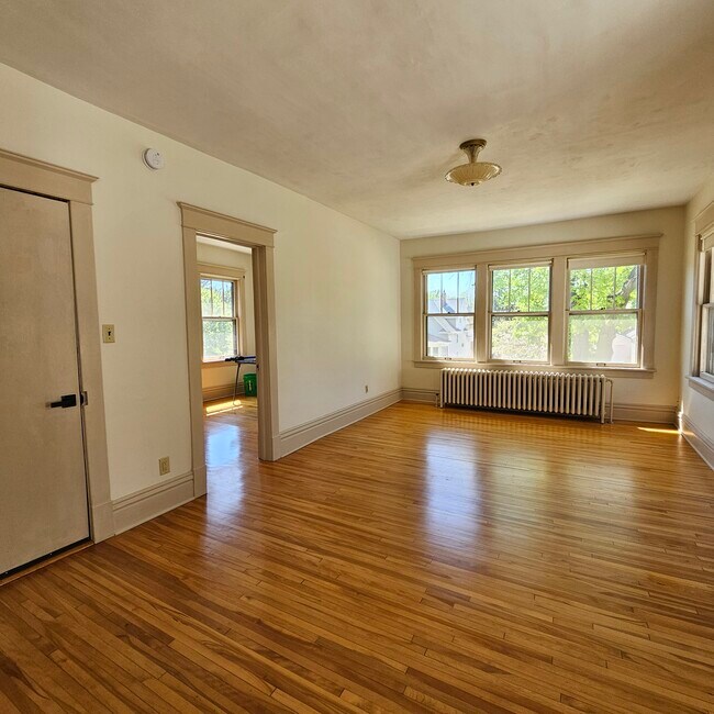 Foto del edificio - 1317 Englewood Ave