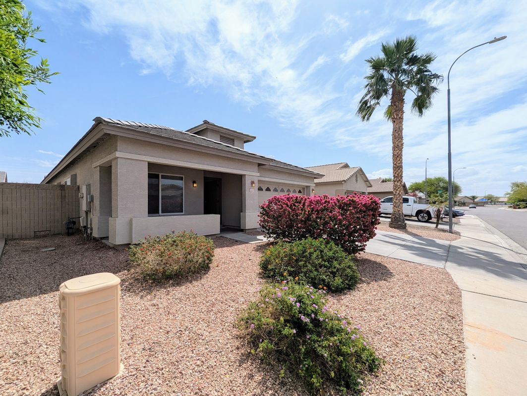 Foto principal - 11633 W Jackson St