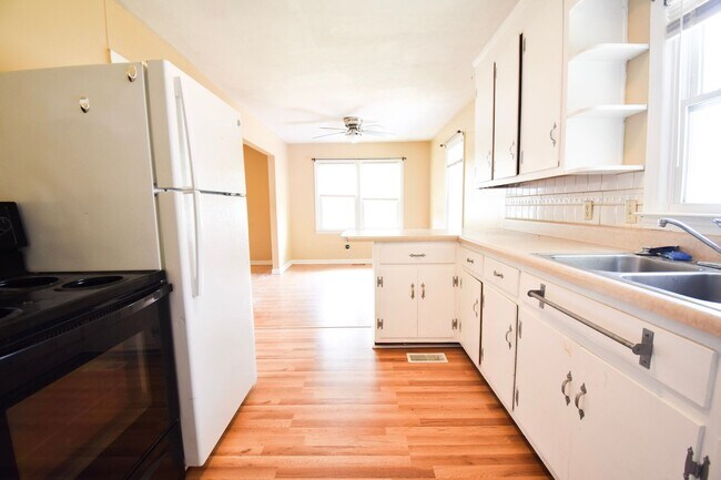 Foto del edificio - Coming Soon! 3 Bedroom 1 Bathroom - Pets Considered