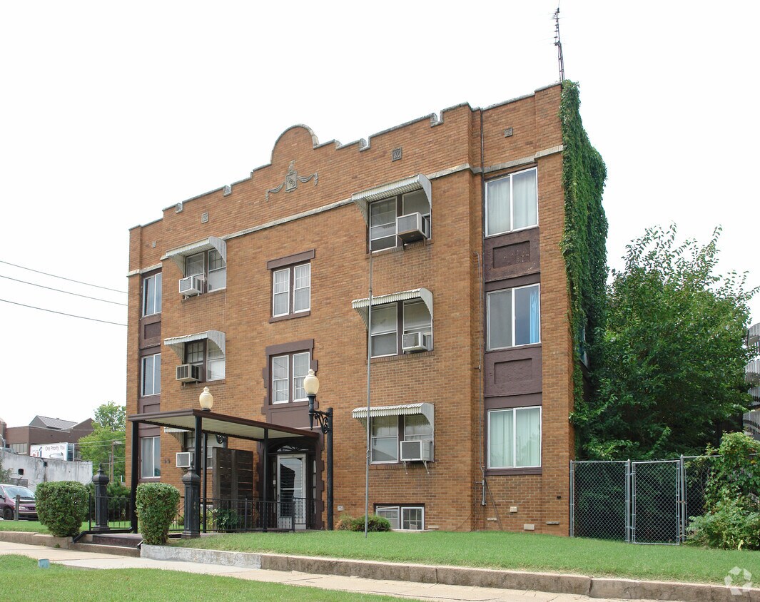 Building Photo - 919 SW Tyler St