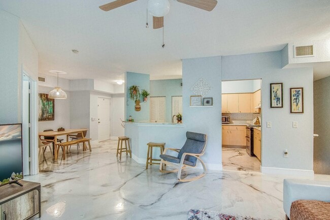 Building Photo - 360 Crestwood Cir