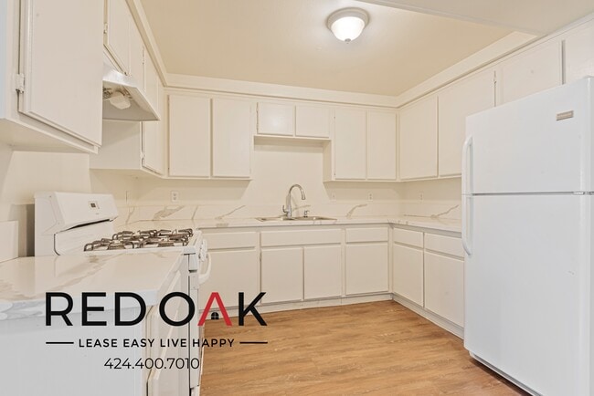 Building Photo - 949 White Knoll Dr