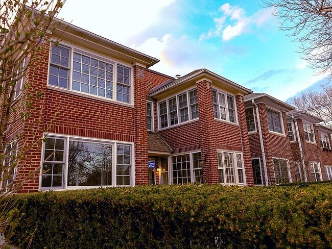 Building Photo - 11 E Highland Ave