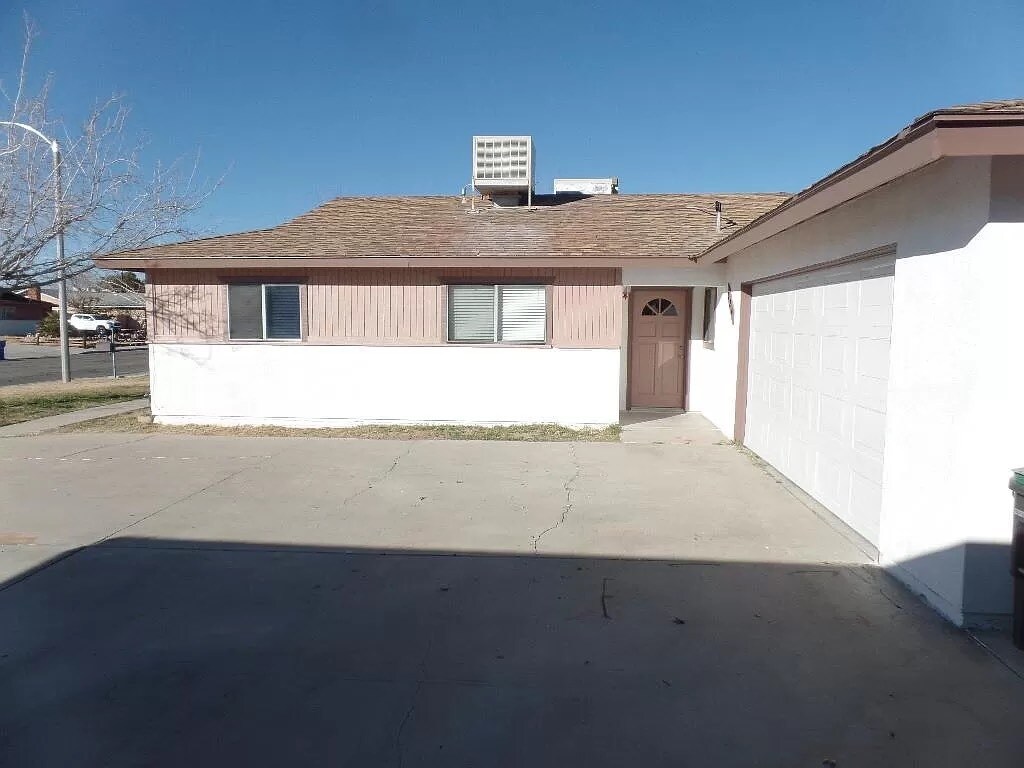 Primary Photo - 324 Rancho St