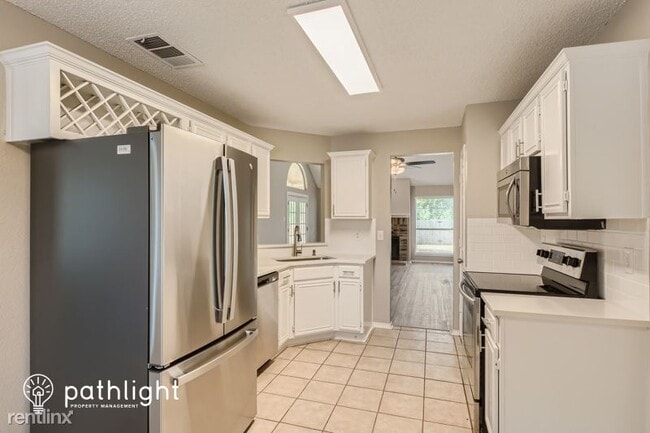 Building Photo - 3 br, 2 bath House - 523 Redbud Dr UNIT