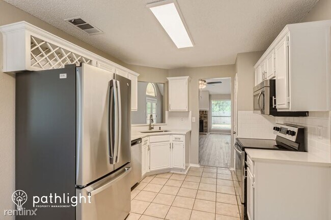 Foto del edificio - 3 br, 2 bath House - 523 Redbud Dr UNIT