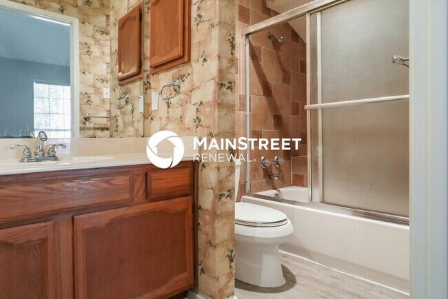 Building Photo - 4 Bedroom Pet-Friendly Home in Arlington, TX with Main Street Renewal