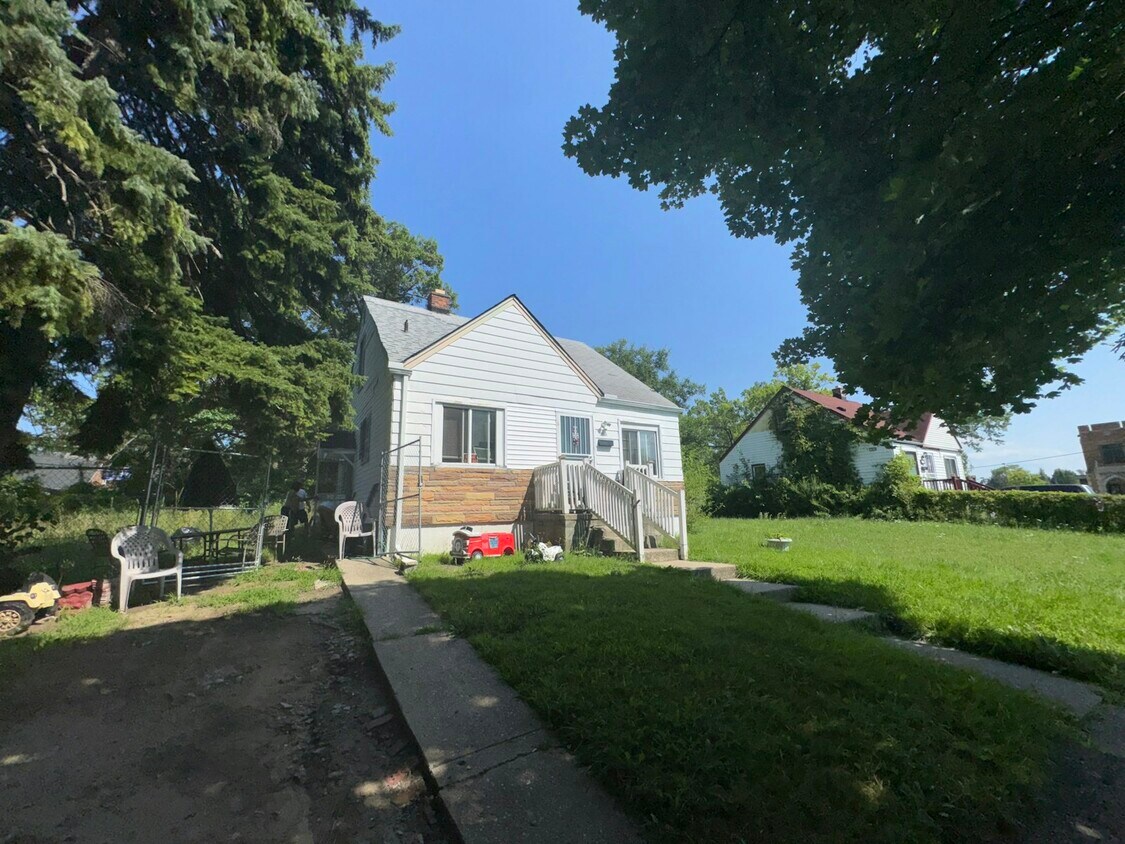 Foto del edificio - 18622 Lamont St