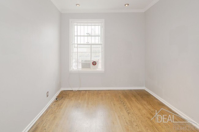 Foto del edificio - 104 Division Avenue #29R