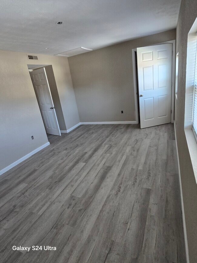 Foto del edificio - 110 Tacoma Rd