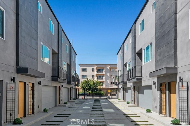 Building Photo - 13536 Vanowen St