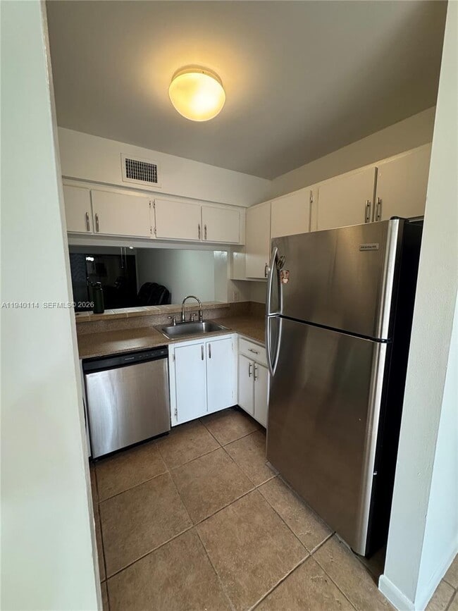 Photo - 5595 Courtyard Dr Apartment