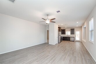 Building Photo - 107 Silver Sky St