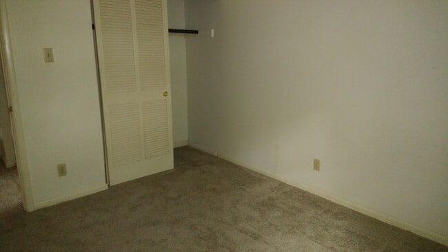 Building Photo - 305 Greenbriar St