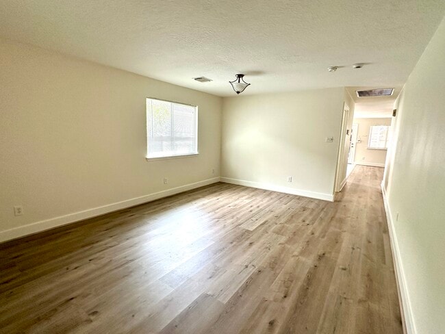 Foto del edificio - 3 bed 2 Bath in Sienna