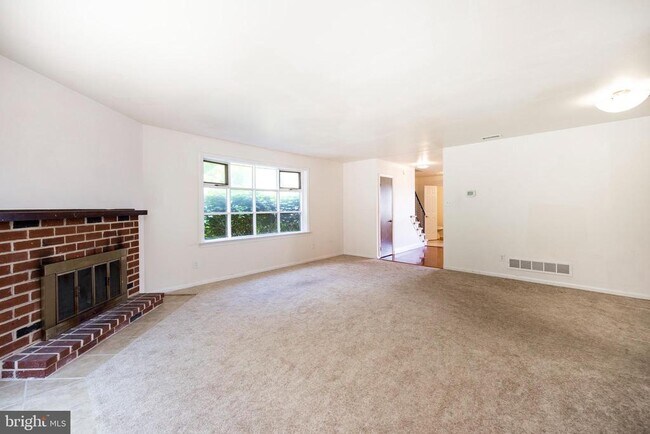 Building Photo - 126 Lampeter Ct