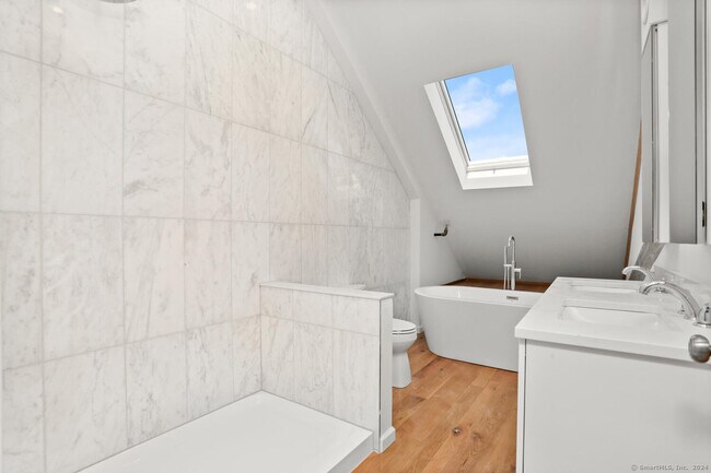 Building Photo - 2 Hollyhock Rd