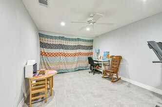 Building Photo - 4702 Maple St