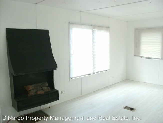 Building Photo - 2 br, 1 bath House - 5422 Rogers Ave