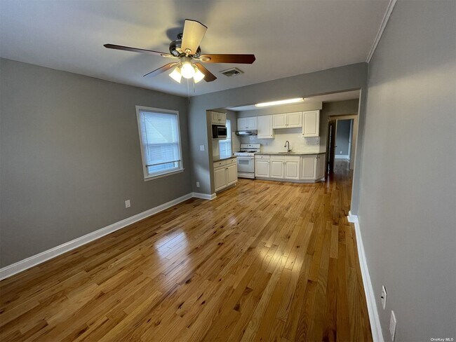 Building Photo - 378 Scranton Ave