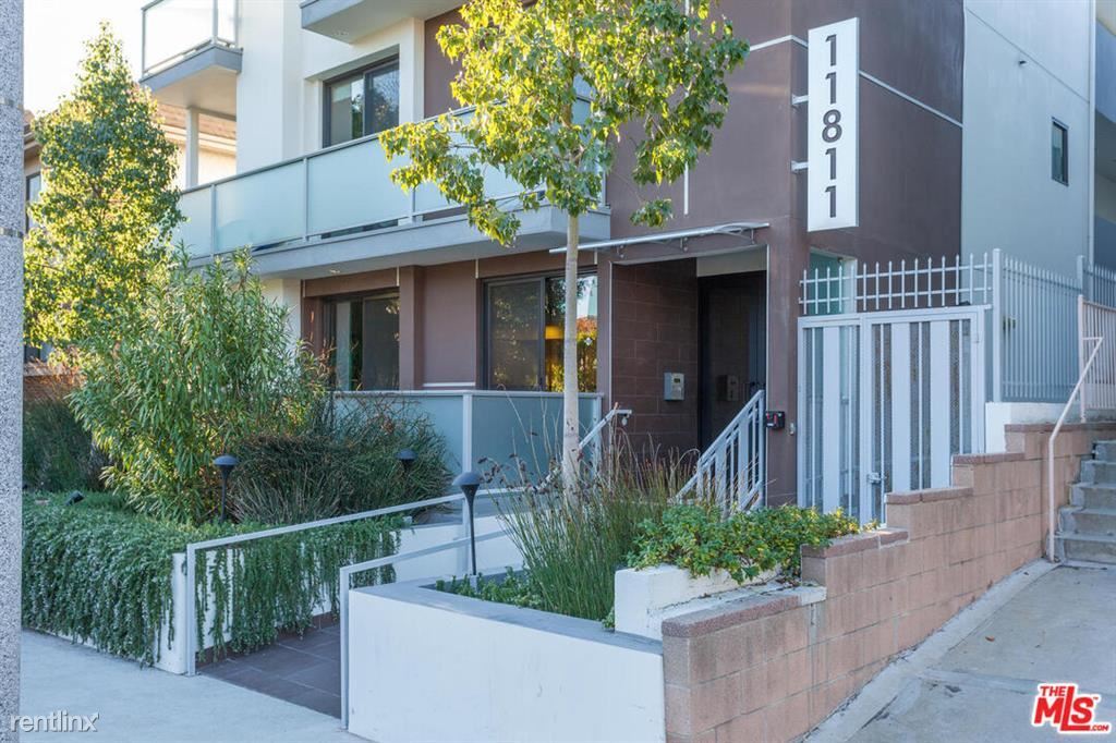 Primary Photo - 3 br, 3 bath Condo - 11811 Kiowa Ave Unit 301