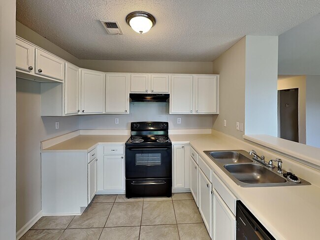 Foto del edificio - 7078 Country Walk Dr