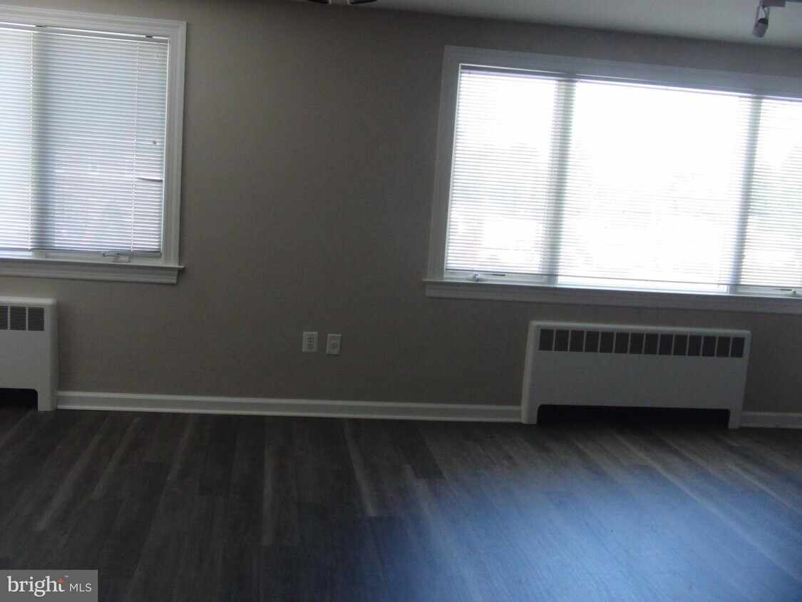 Foto principal - 971 Cornwells Ave