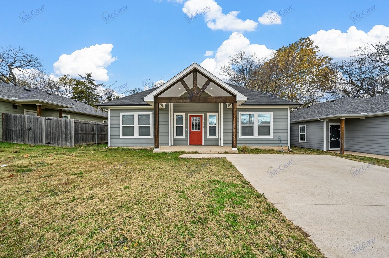 Primary Photo - Modern 2021 Home with Granite Countertops ...