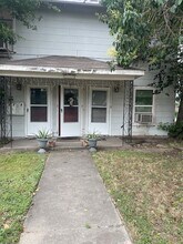 Building Photo - 537 Studewood St