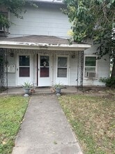 Building Photo - 537 Studewood St