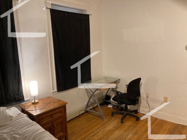 Building Photo - REALLY SPACIOUS STUDIO IN BRIGHTON!!!
