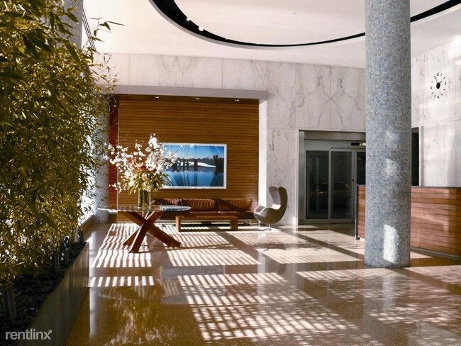Foto del edificio - 8 W 57th St