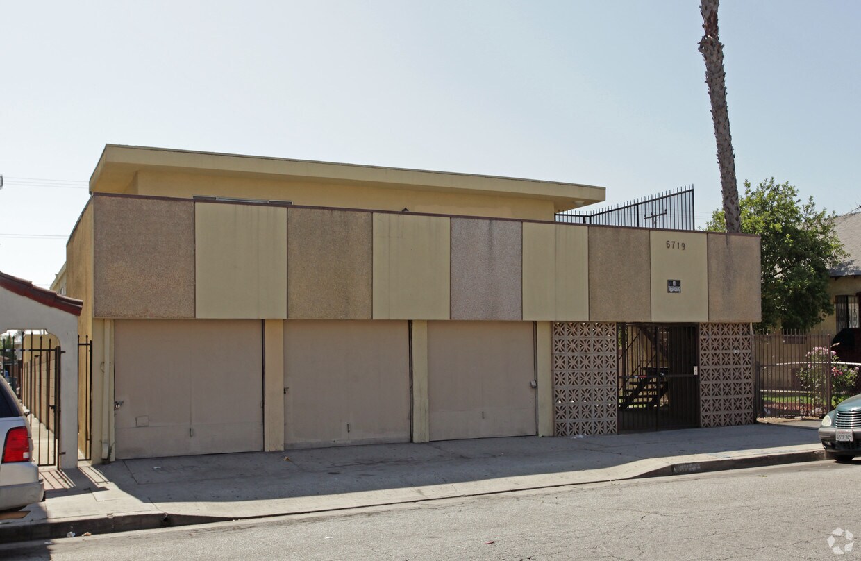 Foto del edificio - 6719 Malabar St