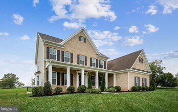Building Photo - 14673 Falconaire Pl