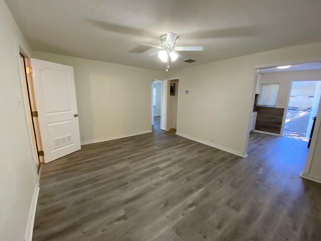 Foto del edificio - 911 NW 62 Ave