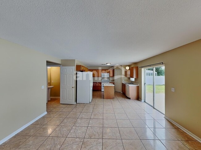 Building Photo - 31810 Parkdale Dr