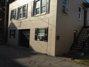 Building Photo - 704 10th Ave